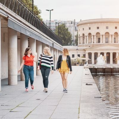 Three female students walking next to a pond in Paris
