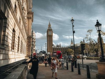 People walking near Big Ben / Queen Elizabeth Tower in Westminster, London. Credit: Photo by Kai Dewitt: https://www.pexels.com/photo/a-street-in-london-14790235/