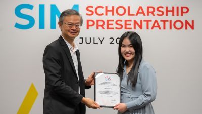 Erine Tong at the SIM Scholarship presentation