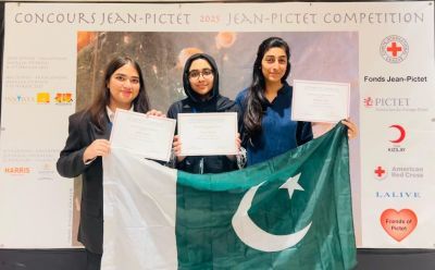 The competition finalists from Pakistan College of Law hold up the flag of Pakistan.